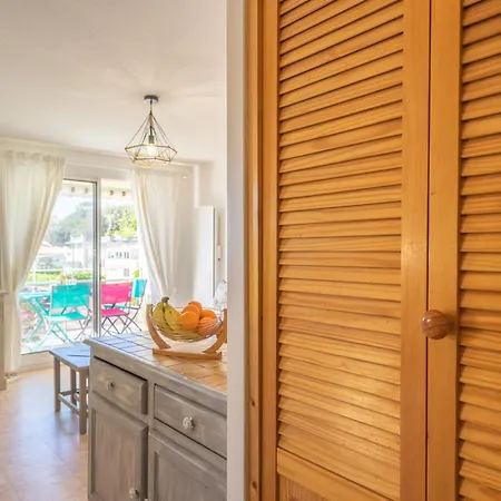 Lägenhet Le Yachting-2 By Interhome